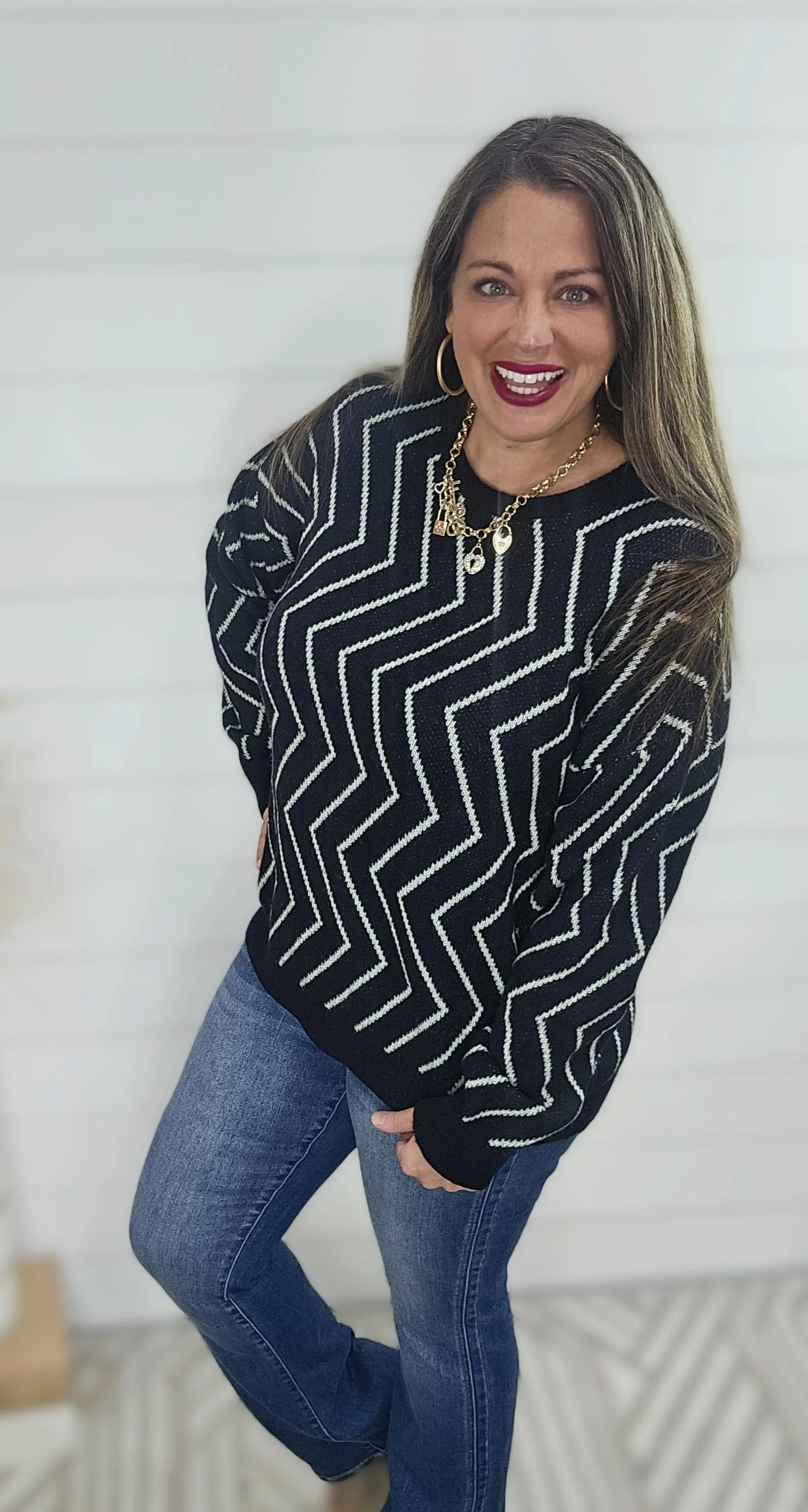 BLACK/WHITE ZIGZAG SOFT SWEATER