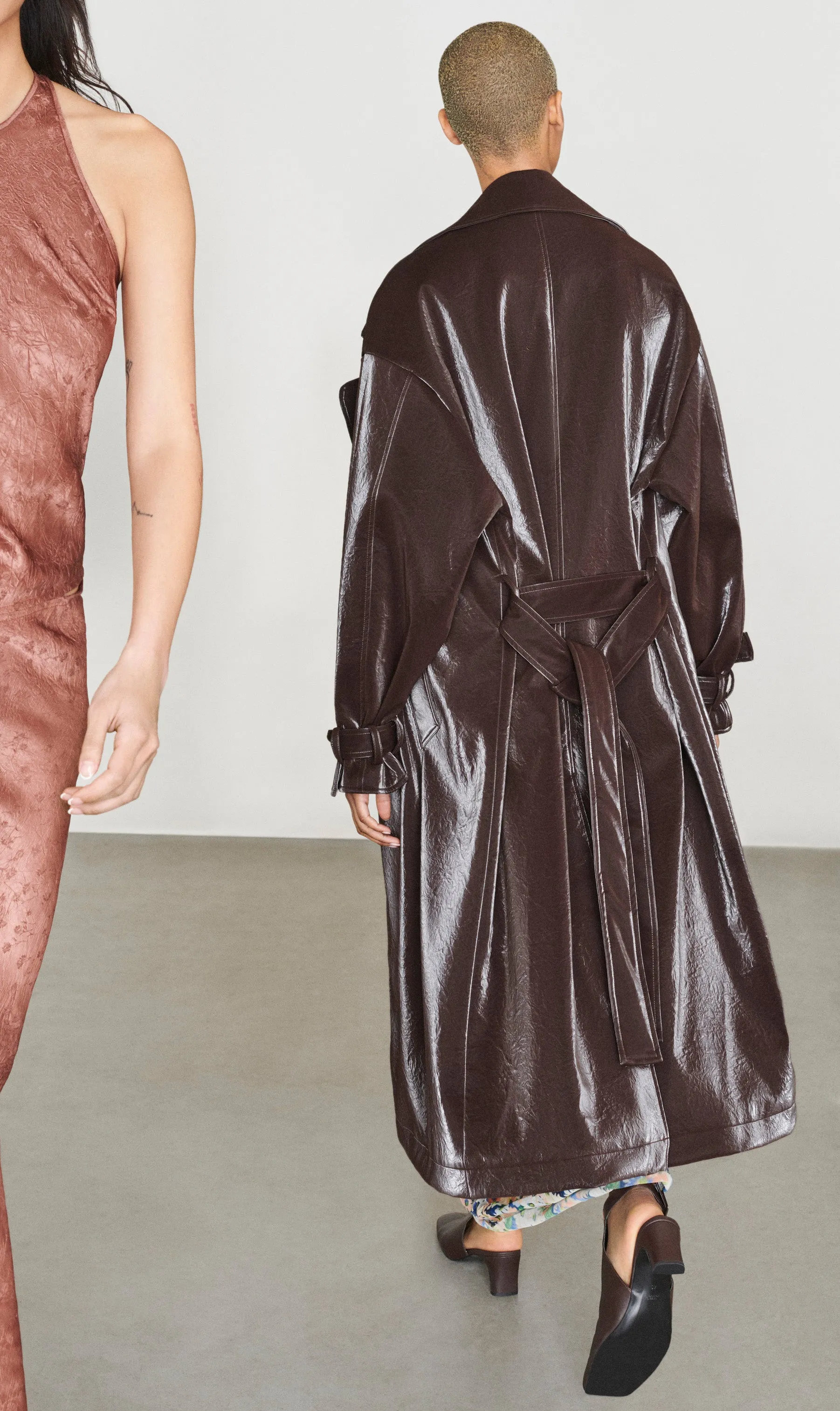 Oversize Trench in Reflective Faux Leather -  Ebony