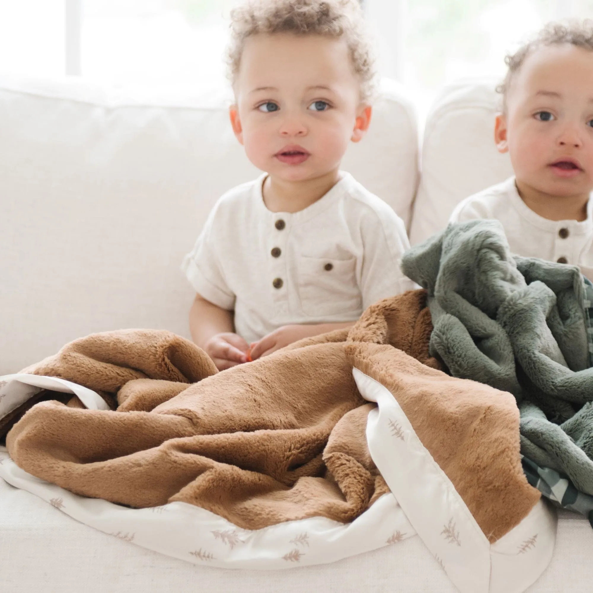 SATIN BORDER MINI BLANKETS